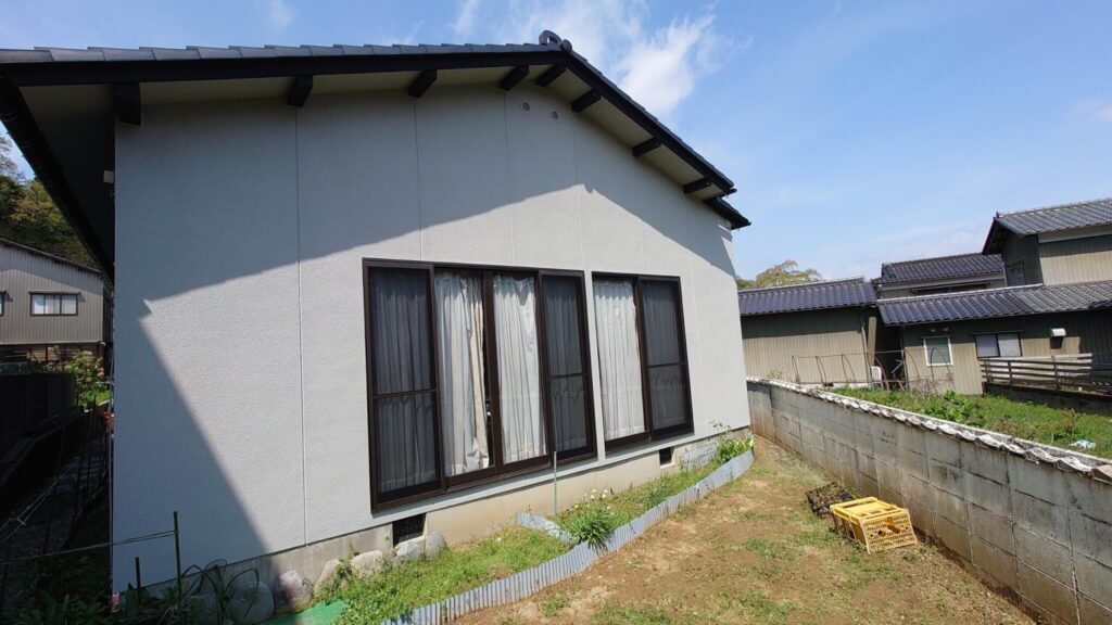外壁を張り替えた住宅の外観