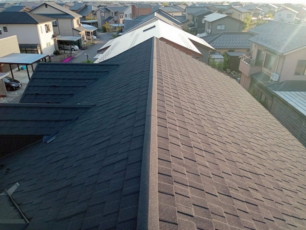 ガルバリウム鋼板で葺いた屋根面